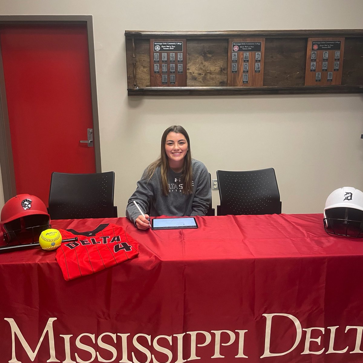 MDCCSB's tweet photo. MDCC➡️DSU

What a huge day! Congratulations to Mary Scott Lofton for continuing her education and softball career next year at Delta State! We are proud of you!💚 https://t.co/HOCAJgHkCS