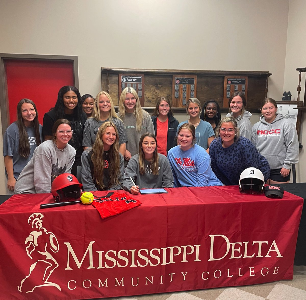 MDCCSB's tweet photo. MDCC➡️DSU

What a huge day! Congratulations to Mary Scott Lofton for continuing her education and softball career next year at Delta State! We are proud of you!💚 https://t.co/HOCAJgHkCS