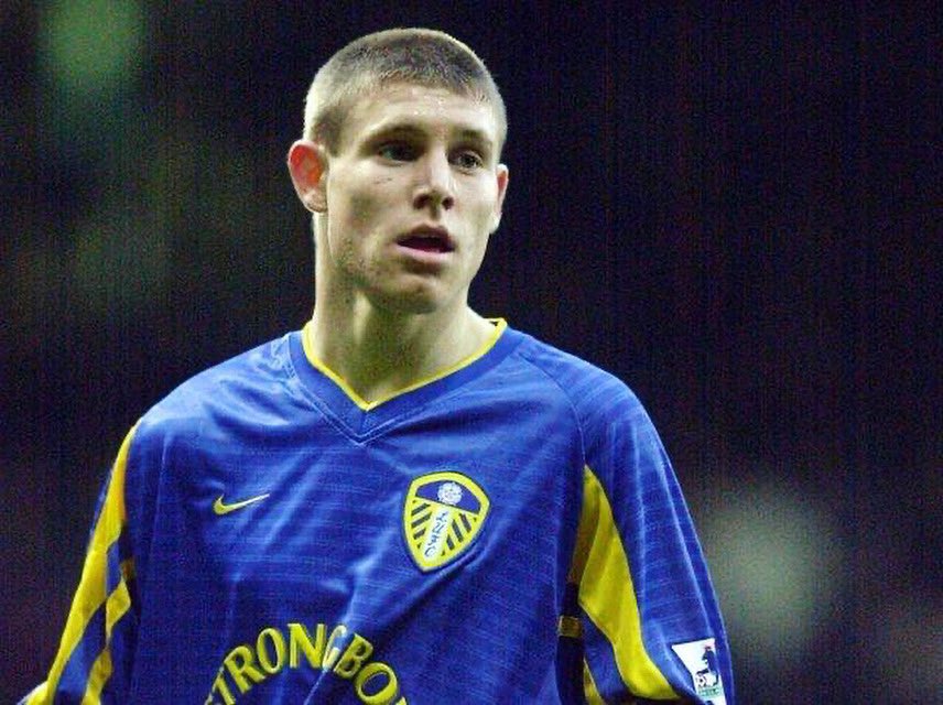 On this day in 2002 I made my Premier League debut. Maybe in another 19 years, I might fit the shirt 👀 #Mot #mighttakeoffinastrongwind #notdoneyet