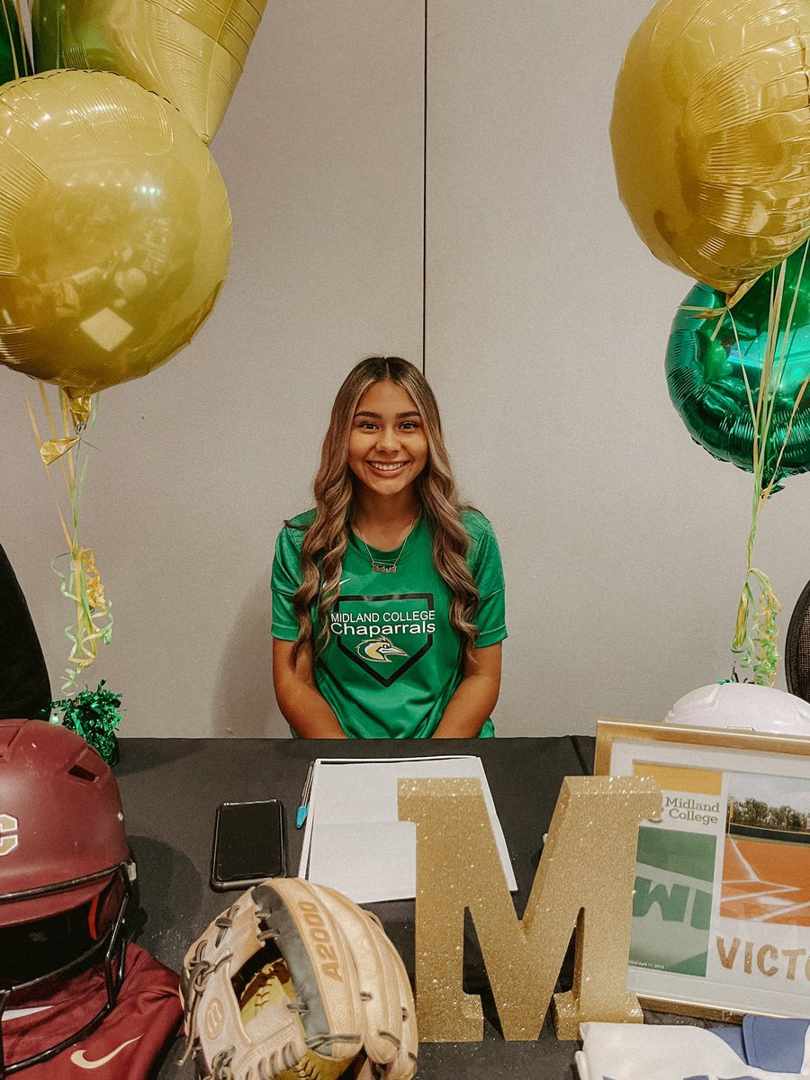 SIGNING DAY !!! 🖊 
huge congrats to every student athlete that signed athletic scholarships today. We couldn’t be more proud of you guys and can’t wait to see you all succeed at each of your colleges 🥳 

<a href="/HumbleISD_SCHS/">Summer Creek High</a> 
<a href="/HumbleISD/">Humble ISD</a>