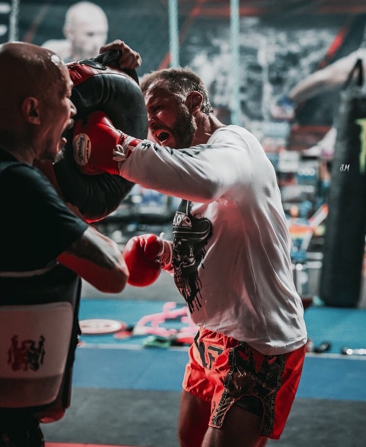 JessMuses's tweet photo. DC:

You may or may not get past the gangster but you won’t get past me. Not this time. It’s Showtime! 🥊

📸: Ivy https://t.co/gTvLNq53sS