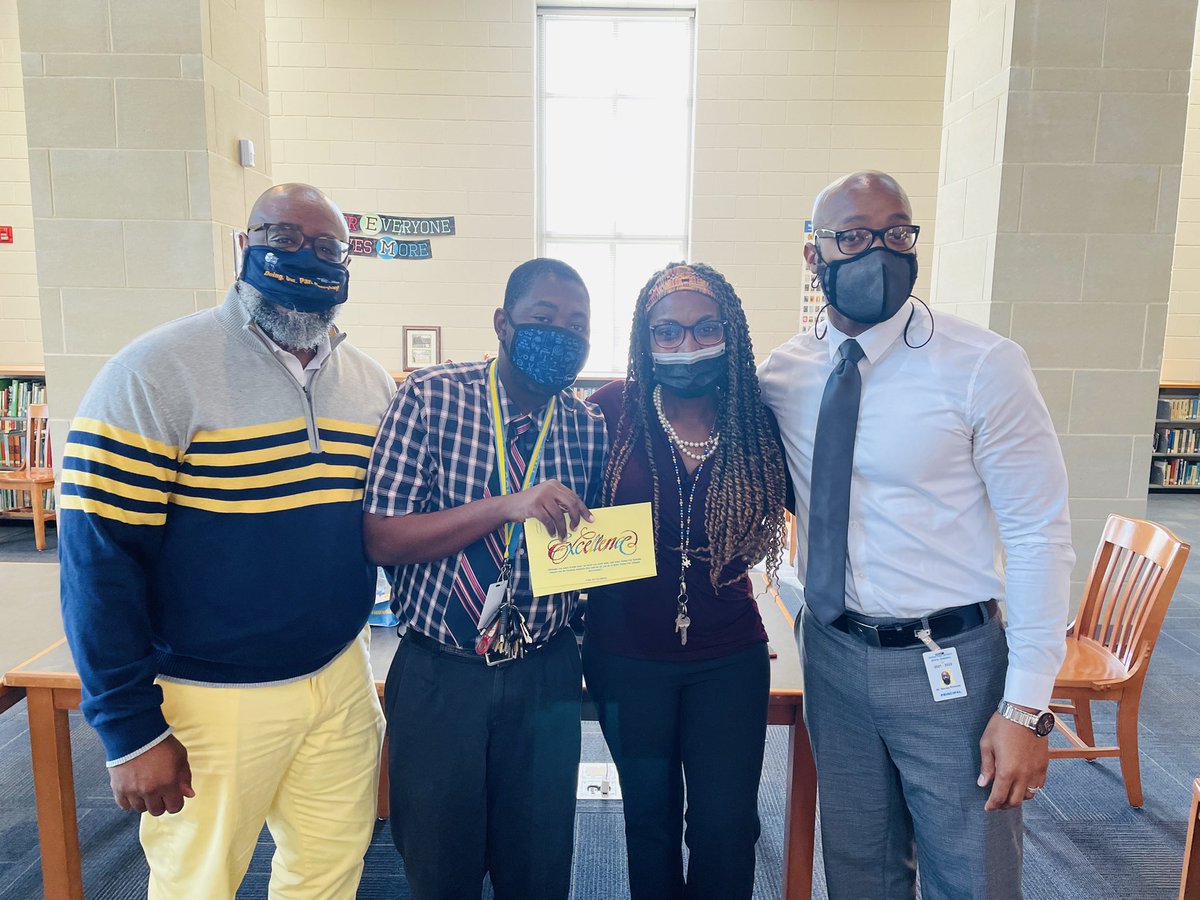 SelmaSchools's tweet image. Congratulations to Mr. Shawn Cole for receiving an Aim for Excellence Award! Thank you for your joy and your excellence! @SelmaHighSchool #TeamSelmaConnected