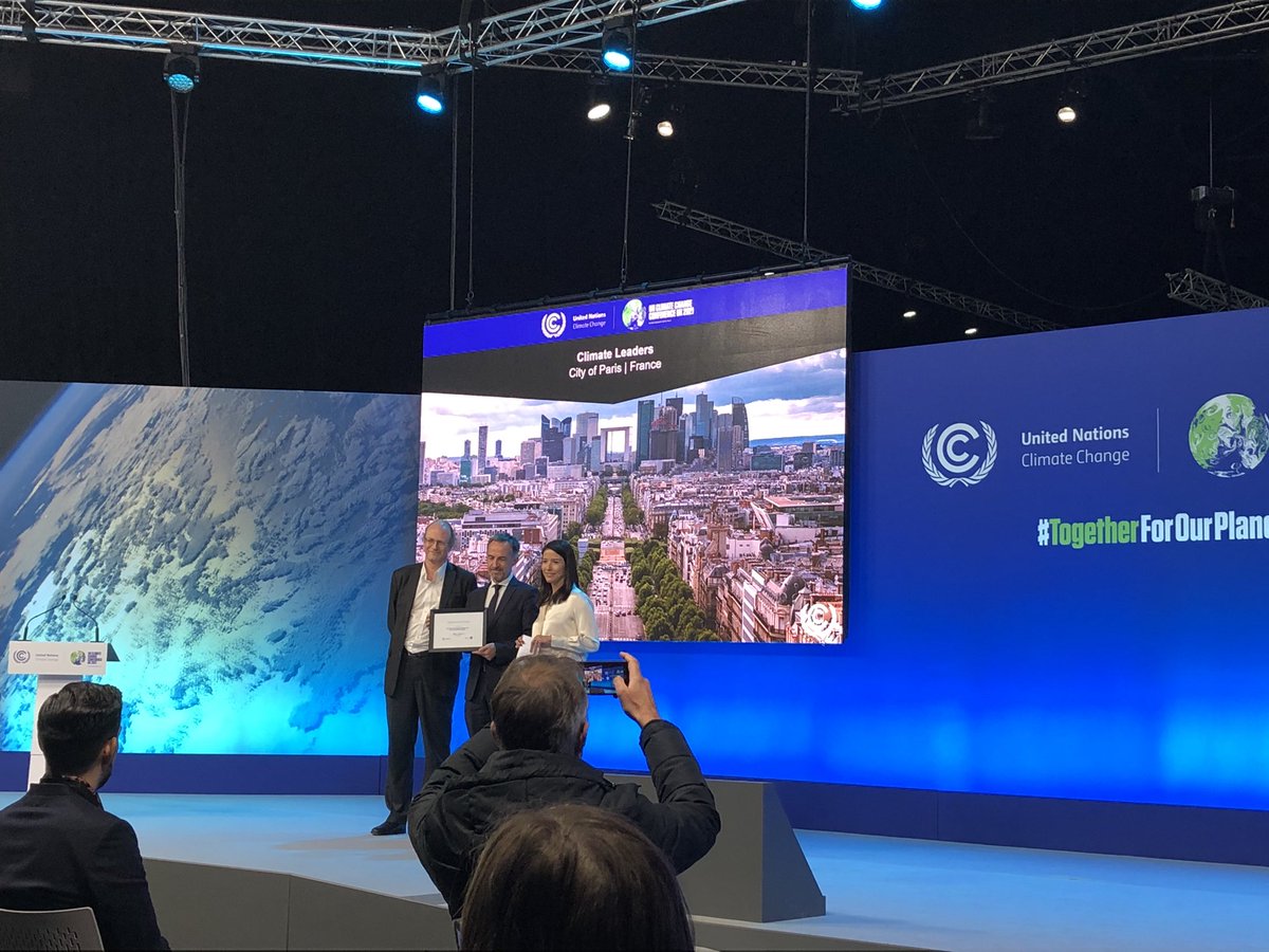 BennyEngelbrech's tweet photo. Tillykke til Paris, Guadalajara og Samsø med priser her på VOP26 for at være Climate Leaders på hvert deres område 👏🏼 🇩🇰 #dkpol #COP26 #ClimateChange https://t.co/2m01bpWv3j