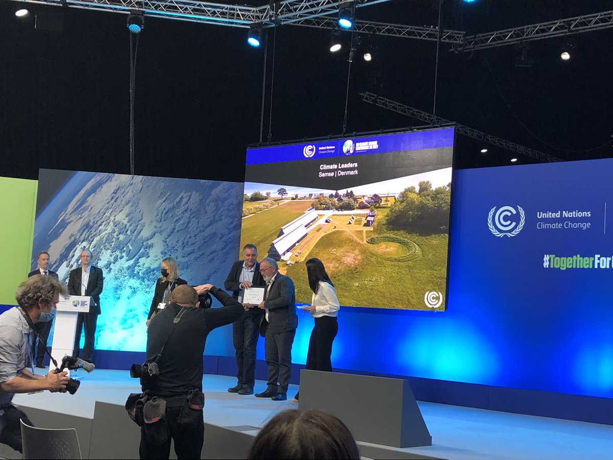 BennyEngelbrech's tweet photo. Tillykke til Paris, Guadalajara og Samsø med priser her på VOP26 for at være Climate Leaders på hvert deres område 👏🏼 🇩🇰 #dkpol #COP26 #ClimateChange https://t.co/2m01bpWv3j