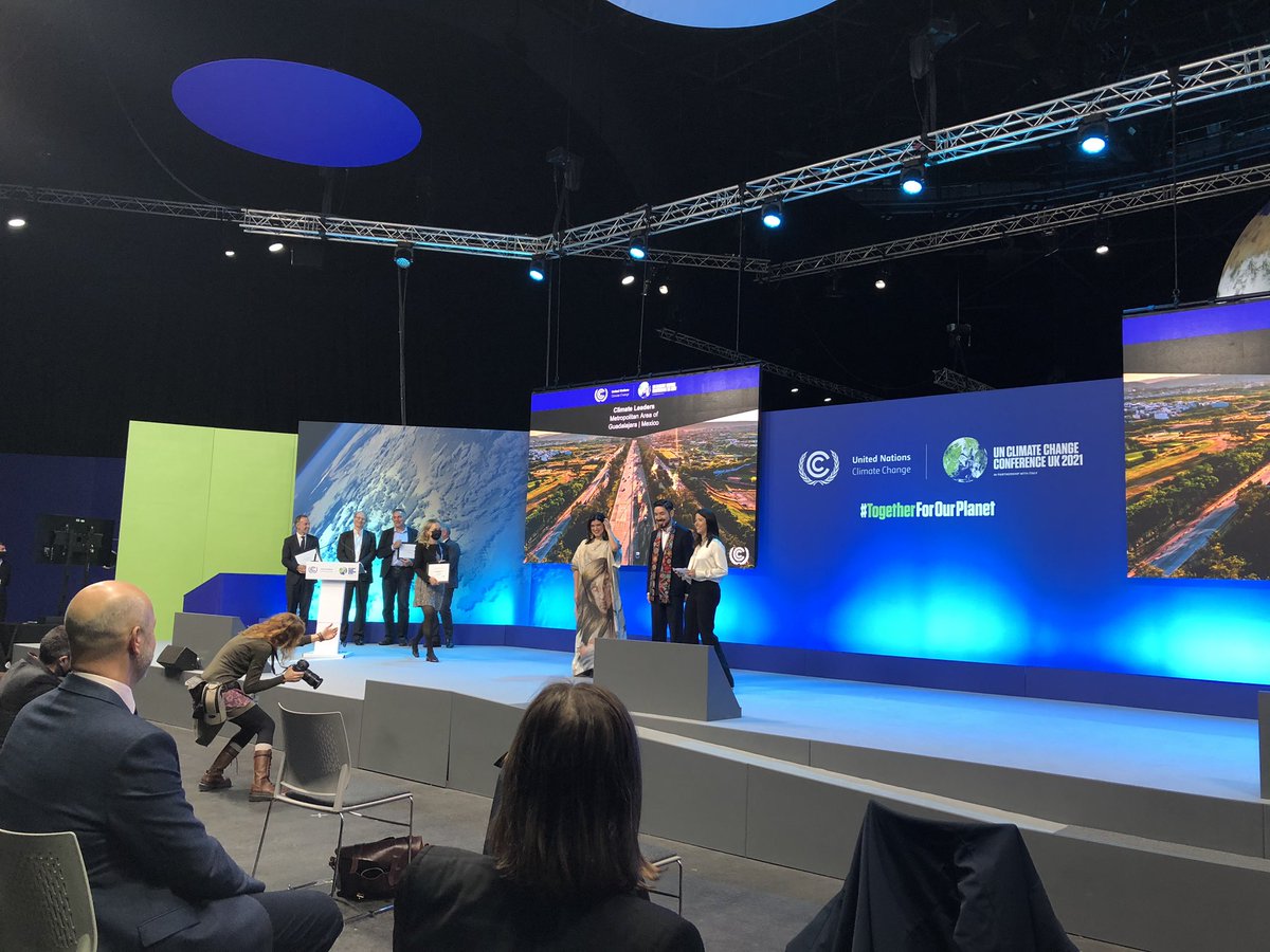 BennyEngelbrech's tweet photo. Tillykke til Paris, Guadalajara og Samsø med priser her på VOP26 for at være Climate Leaders på hvert deres område 👏🏼 🇩🇰 #dkpol #COP26 #ClimateChange https://t.co/2m01bpWv3j