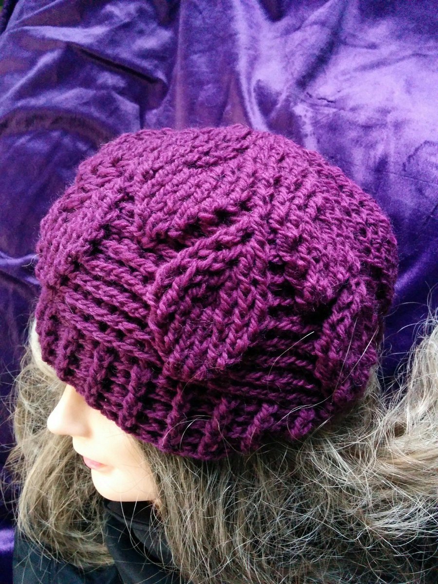 Mynecklace's tweet photo. uit mijn #etsyshop #leafpatternhat #woodlandhat #countryhat #bladmotiefmuts #purplehat #mystyleunlimited https://t.co/qAPzx6WwJa https://t.co/2zlyu6CjXY
