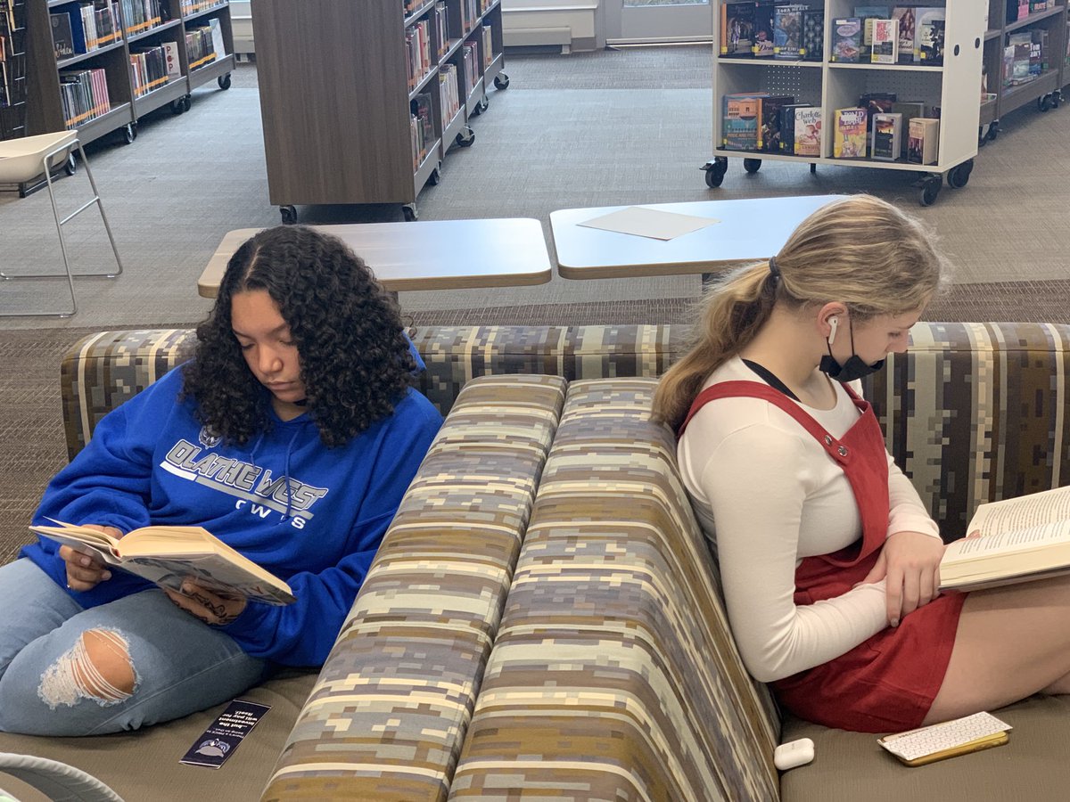 MelanieAMassey's tweet photo. #WestIsReading https://t.co/9HOluGAtIB
