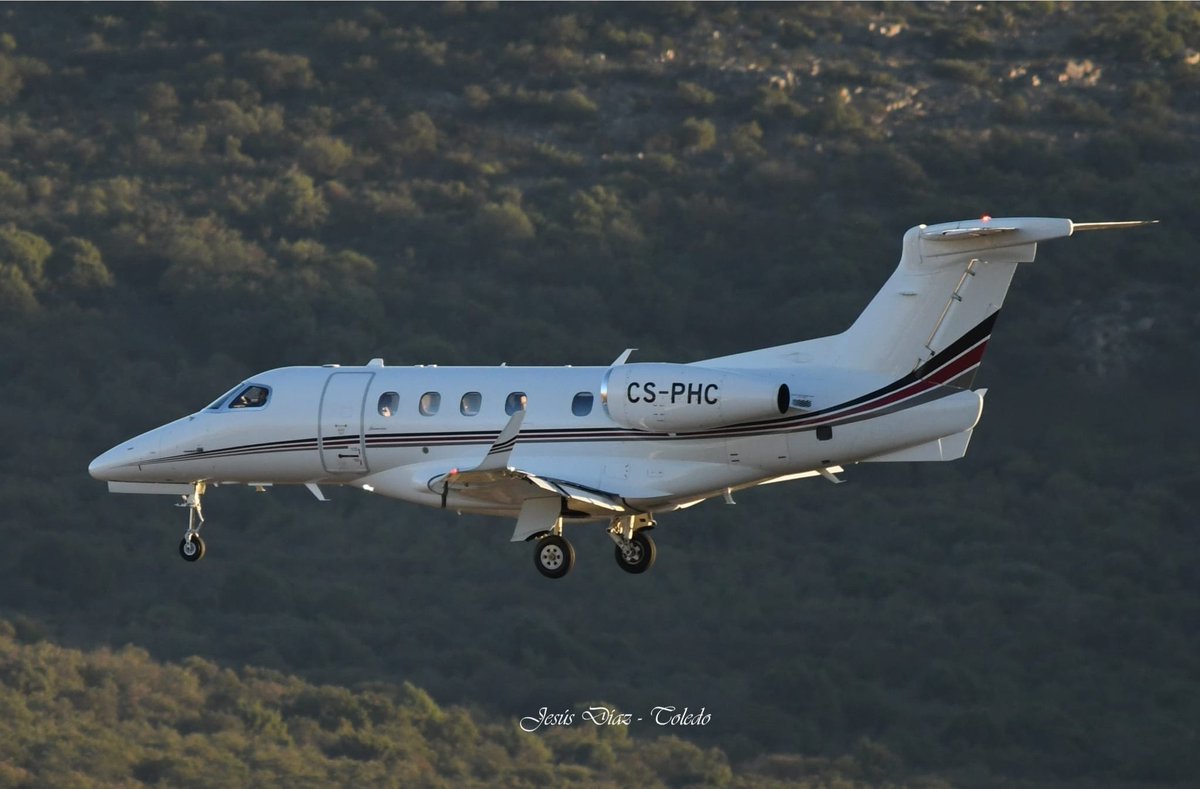spotterslerl's tweet photo. #BuenasTardes esta tarde se han dejado ver un par de #aviones #ejecutivos por @CRealAirportCQM
🙋♂️Gracias a Jesús @jesusdtt tenemos textimonio gráfico
#Piaggio #P180 #AVANTI (D-INKY)
#Embraer #EMB505 #Phenom300 (CS-PHC)
#avgeek #spotter #aviation #aviationphotography #spotting https://t.co/F7QWBmtESE