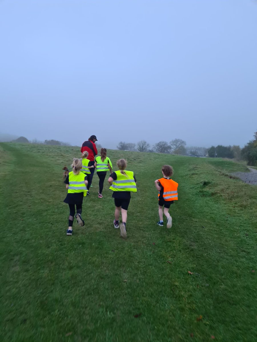 Gastrellsschool's tweet photo. Well done to our Y2/3 runners who ran 2.5km to Winstone’s after school as run 1 of 6 of our Gastrells Running Series! #NeverTooColdForIceCream #TeamGastrells https://t.co/bg6alkjqGu