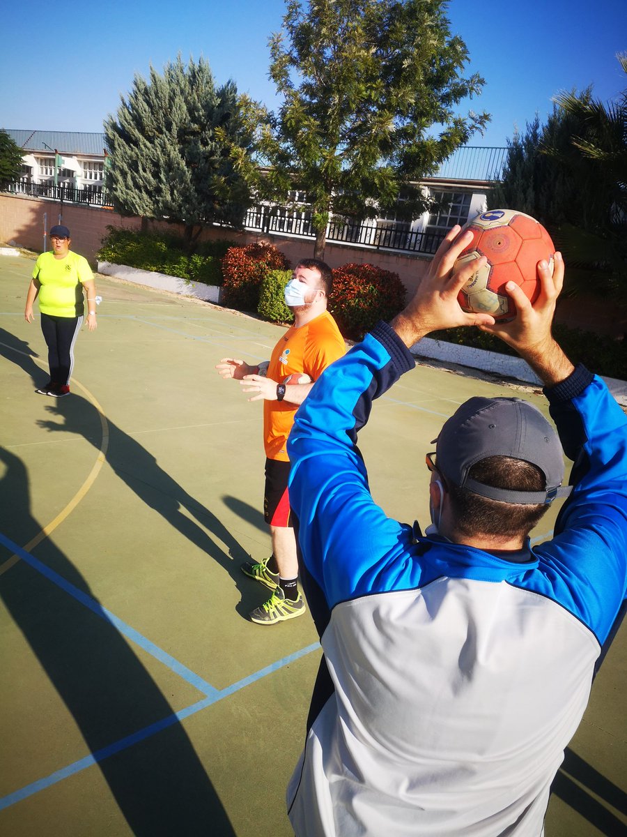 allinhandball's tweet photo. Después de unas primeras sesiones como contacto, estamos muy felices ya que se está creando un grupo estupendo y porque disfrutamos!! #Handbol #BalonmanoInclusivo #EnsConeixem #AllInHandball @Fbmcv @FundacionSASM @Sportsa19 https://t.co/d6KRe8brTI
