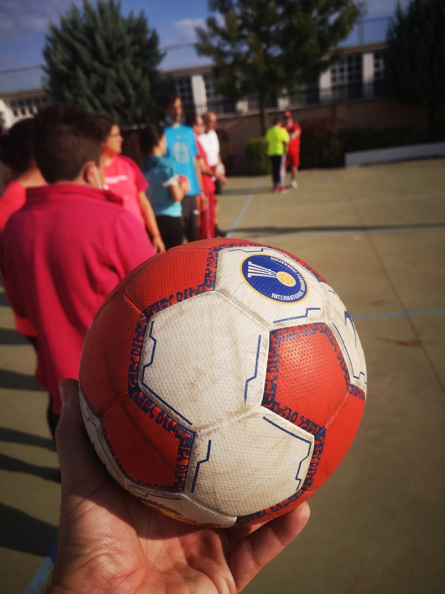 allinhandball's tweet photo. Después de unas primeras sesiones como contacto, estamos muy felices ya que se está creando un grupo estupendo y porque disfrutamos!! #Handbol #BalonmanoInclusivo #EnsConeixem #AllInHandball @Fbmcv @FundacionSASM @Sportsa19 https://t.co/d6KRe8brTI