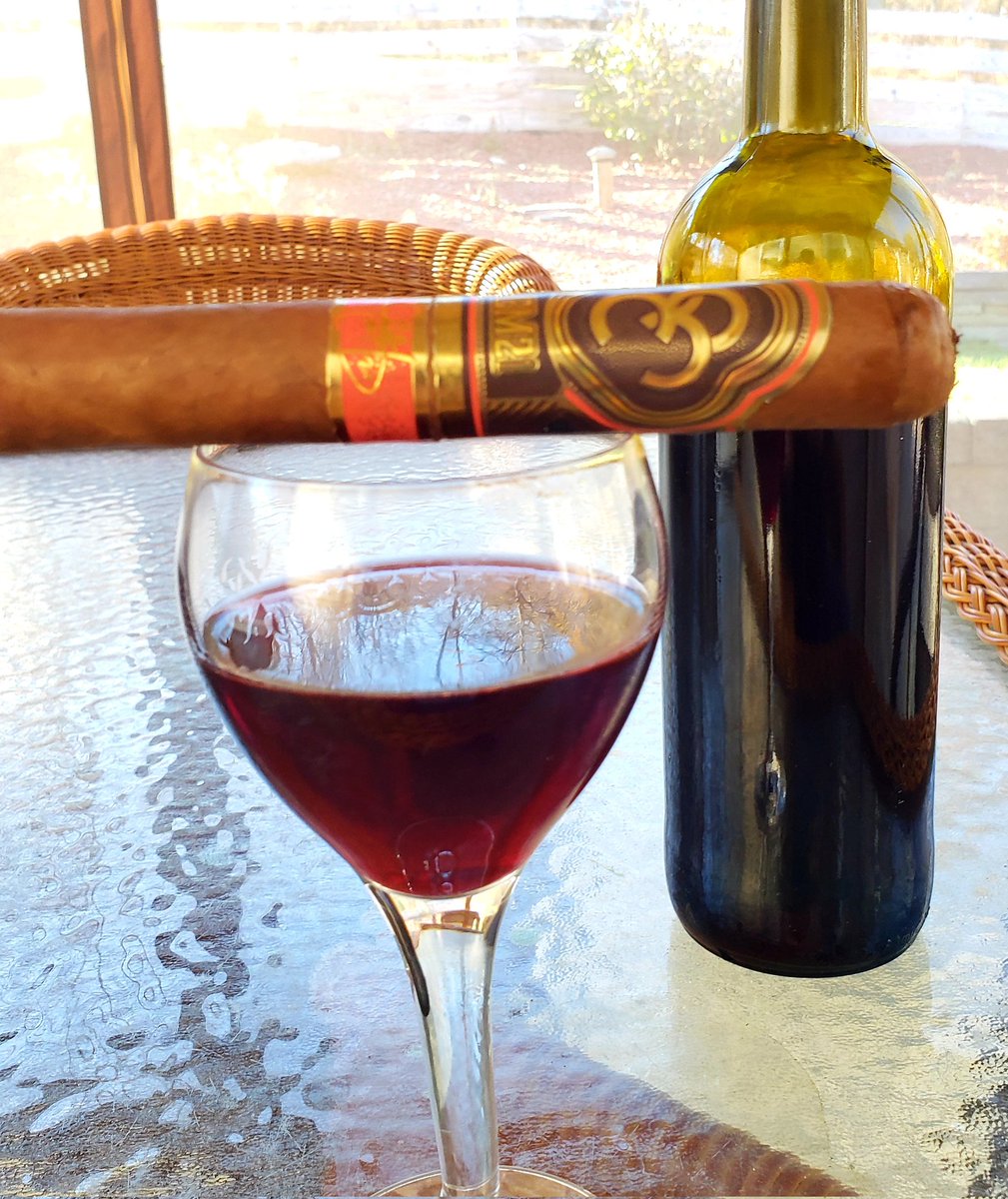 Really Loving this EM21 from Prohibcigars with my Homemade wine.