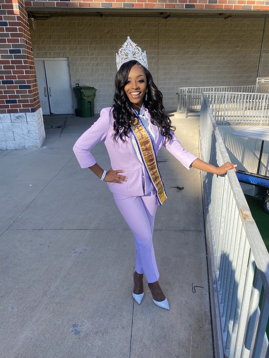 IAM_ZNae's tweet photo. Never had a lot, this is all I need 🦋

#womanupwednesday #wcw #womanempowerment https://t.co/XYDr8TWdhm