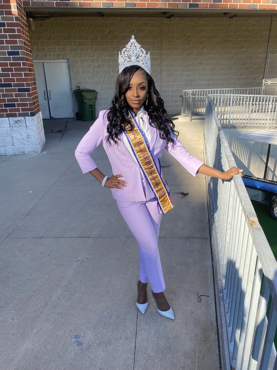 IAM_ZNae's tweet photo. Never had a lot, this is all I need 🦋

#womanupwednesday #wcw #womanempowerment https://t.co/XYDr8TWdhm