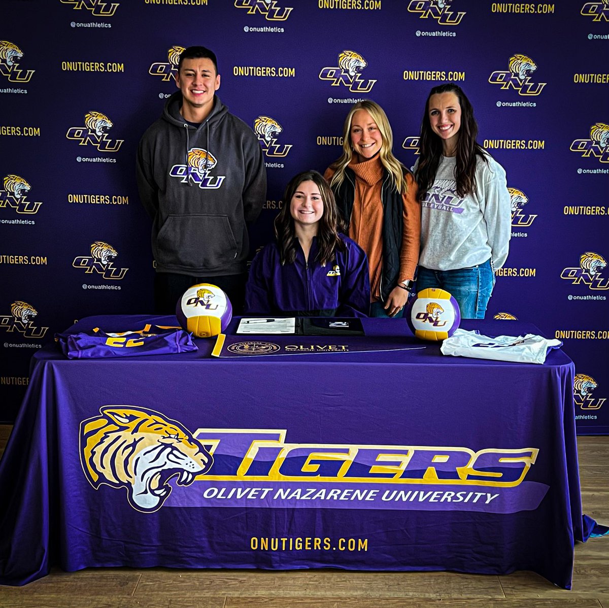kateworthy360's tweet photo. Officially apart of the 3%💛💜 @AccelerationPro @CoachNiklos @jrniklos @CaptKWorthy @jworthy1 https://t.co/nRLX8J44sE