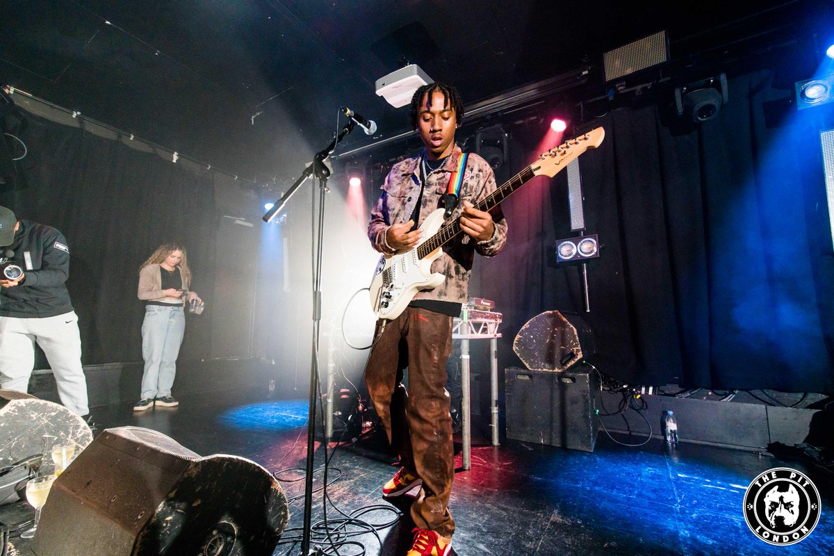 #PitEvents

<a href="/xjuly7/">July 7 🍬</a> at <a href="/ColoursHoxton/">Colours Hoxton</a> on 28/10/21

The Manchester singer demanded the attention of the crowd with his inspired performance. We can't wait to hear what's next from him!

Shot by Khristopher Morgan