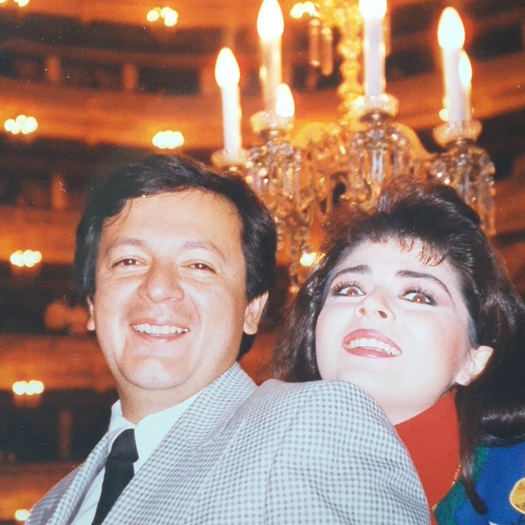 Ruffofanscosta2's tweet photo. #Repost @roberto_rondero
...
Con @victoriaruffo31, más recuerdos y momentos especiales durante viaje de promoción a #Rusia de la telenovela #SimplementeMaría por @televisa @victoriaruffo312. Ver para creer. Telévoros: ¡Uníos!
#televoro #telenovelas #lasestrellas #70años https://t.co/EsWV3sC7vX