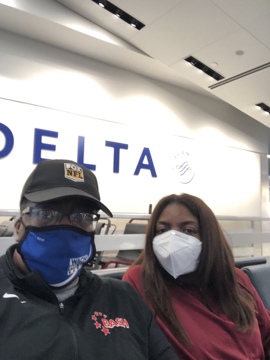 huffstersports's tweet photo. Back in the air again. This time to Connecticut to find my darling daughter suitable living space as she moves to the next stage. She moves up here for the longer stay next month. Of course she wore her Gamecock gear. #espnbound https://t.co/WJp8q3W8QT