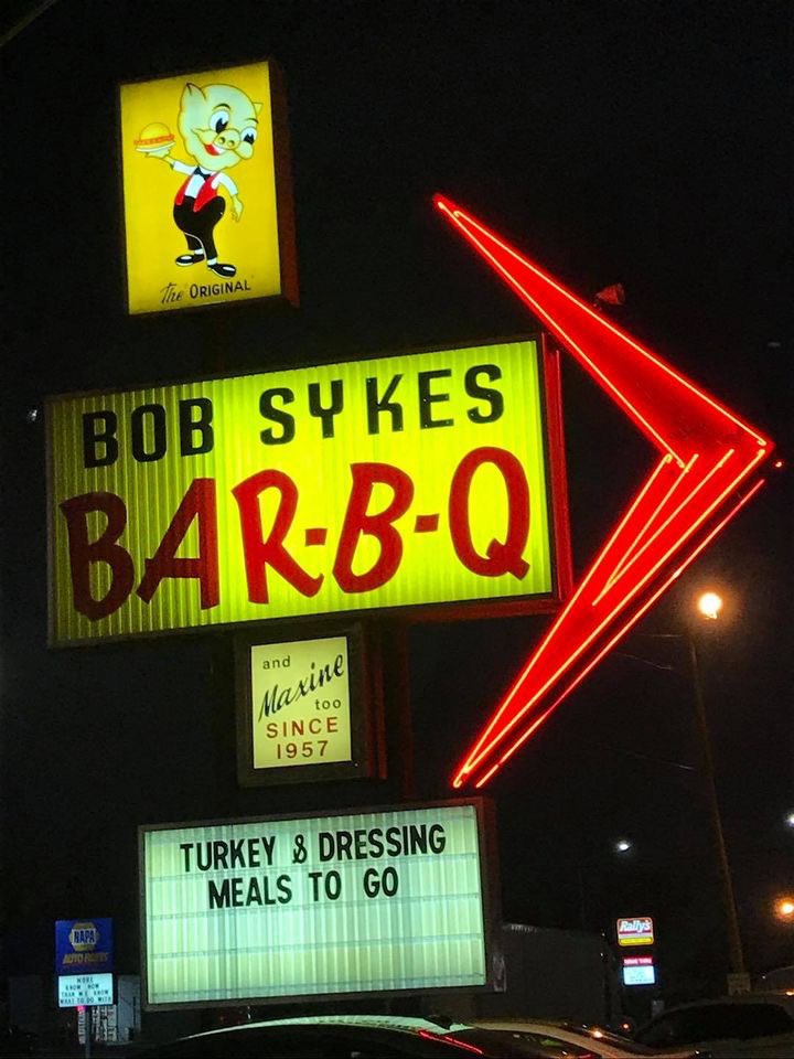 SykesBBQ's tweet photo. Bob Sykes Smoked Turkey and Dressing Meals To Go! Includes smoked or fried turkey breast, homemade cornbread dressing, turkey giblet gravy, and cranberry sauce. Order early by calling 205-426-1400. 🦃🔥😋https://t.co/7Qn82kJU5g

#turkeyanddressing #smokedturkey #bobsykesbbq https://t.co/rG3eM5enLh