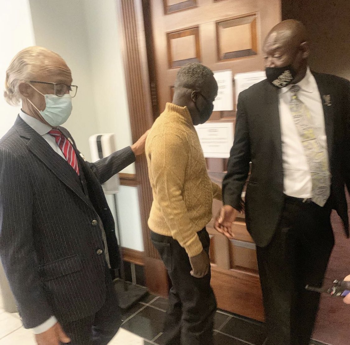 TheRevAl's tweet photo. Attorney Ben Crump and I escorting Marcus Arbery, the father of Ahmaud Arbery, back into the courtroom.

#McMichaelBryanTrial
#AhmaudArbery
#JusticeForAhmaud https://t.co/T3Pwhbxuax