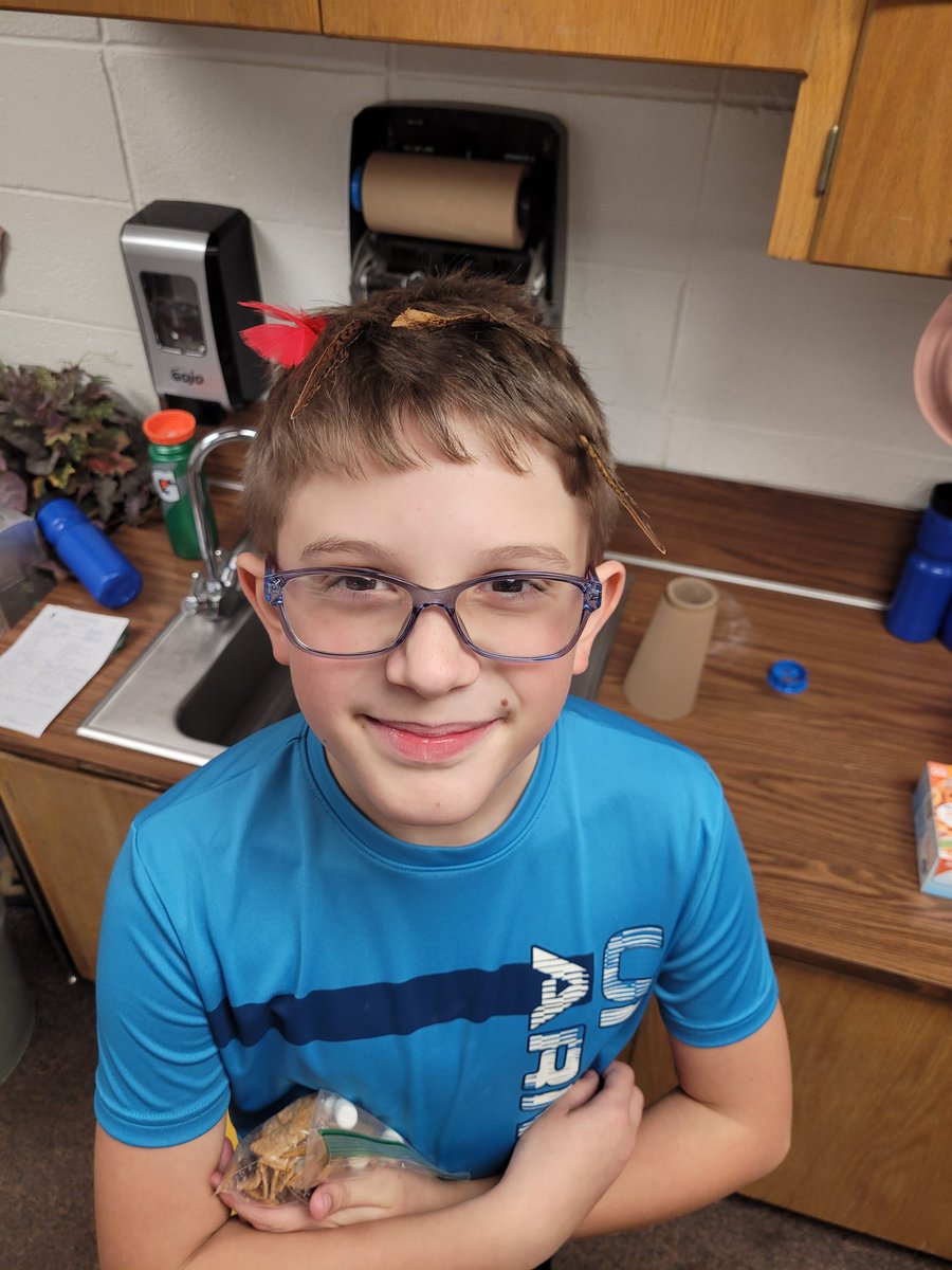 CarrieWeaver80's tweet photo. November families was SUPER fun today! Minute It To Win It, "shake your tail feathers" and "how many candy corns can you stand up in a minute". We also made a "To Go" s'mores baggie! #bctigers #bpsne #tigers4stem https://t.co/keDXk5fheI