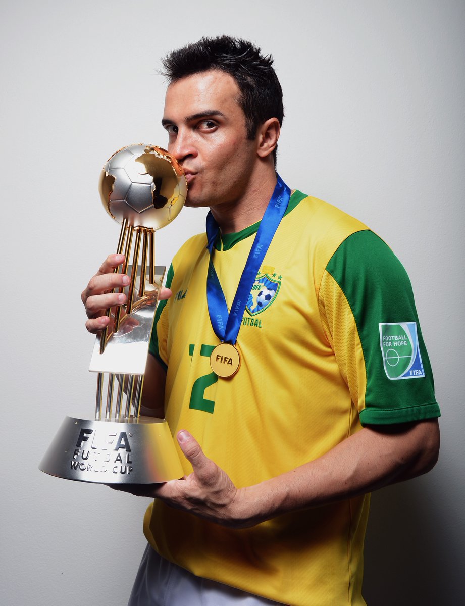 FIFAcom's tweet photo. 🗣️ “He’s brought the curtain down on his career by delivering the World Cup that he had worked so hard to deliver to his country. He’s left his legacy. Thank you, Ricardinho.”

💛❤️ From one immortal to another, Falcao hails @ricardinho10ofi ⬇️

https://t.co/d1apGwSg1N https://t.co/cE8w3mD91t