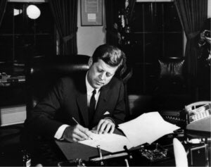 OperPrepare's tweet image. Today, the Federal Executive Boards across the country are celebrating 60 years of communicating and collaborating with each other to better serve the American people. 

I am proud to serve with so many committed leaders as part of the #FEBsTurn60 

Congratulations to all of you!