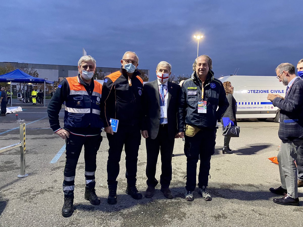 AnciLiguria's tweet photo. #Anci2021 In visita alla "#colonnamobile" di #Protezionecivile del @ComunediGenova, una iniziativa promossa da @comuni_anci in accordo con il Capo del @DPCgov che fornisce supporto logistico ed eroga servizi ai #Comuni italiani in caso di alluvioni, terremoti e calamità https://t.co/8kP9QTRVSv