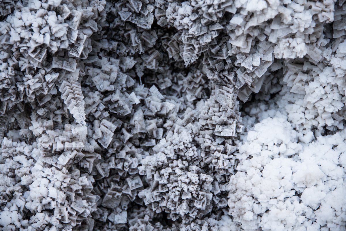 RazvanGabrielP2's tweet photo. It's white, but it ain't #snow, nor #ice. Just perfectly geometrical #salt #crystals forming along the walls of the salt canyon, in #buzauland, #Romania.
#NaturePhotography #nature #geology #geophoto #photography #photographer #NFTCommunity #outdoors https://t.co/fb3yMysZzy
