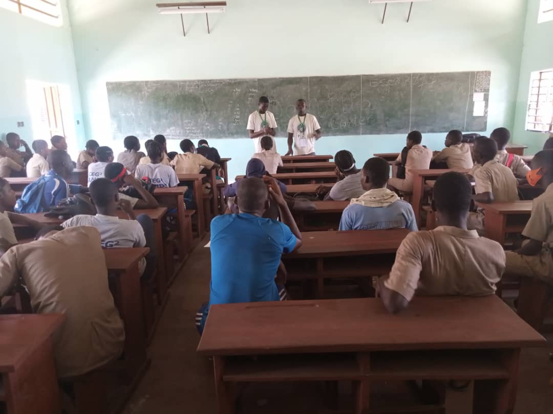isocbenin's tweet photo. 🌟 À Kandi, enseignants comme élèves ont été instruits sur comment protéger sa vie privée sur Internet.
#IPWeeks #Privacy #Security #Team229 https://t.co/wtP5vXWvVa