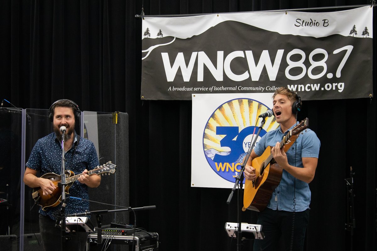 comeherefloyd's tweet photo. RT nprmusic: During the lockdown, @WNCW aired artists’ live stream show announcements for free! It helped keep the music coming, to fans listening on our FM signal in western NC, Upstate SC and eastern TN, and worldwide on https://t.co/j7DbIEI4FR. #LoveP… https://t.co/NgxmXt1fZv