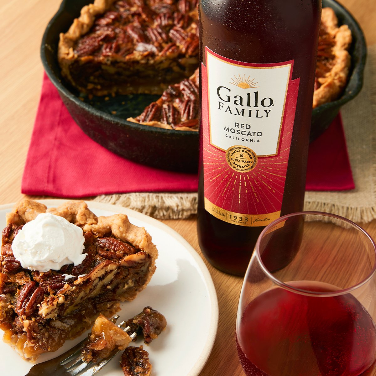 Sometimes the best thing to serve with dessert is…more dessert! Our Red Moscato is a flawlessly bright and fruity. pairing for your homemade (or store-bought) pecan pie.
#GalloFamilyVineyards
#RedMoscato