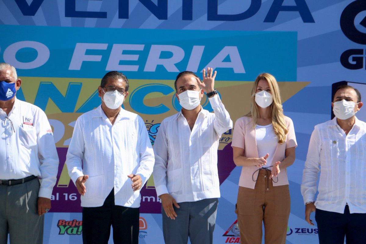AyuntamientoVer's tweet photo. #ComparteQue ¡Ya comenzó la Expo Feria @Canaco_Veracruz - Buen Fin 2021! Esta mañana acompañamos al alcalde @FYunesMarquez en el arranque, ¡no pierdas la oportunidad de descubrir los descuentos que existen para ti! (1/2) https://t.co/PUJuuJ6V3o