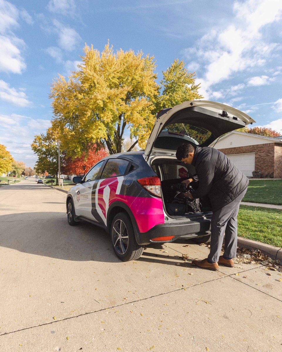 amywienands's tweet photo. Our full-time, in-house creative crew, hard at work highlighting and promoting our clients homes! 📸 #AWRECreativeTeam 
-
Homes photograph so well in the fall, by the way! 😉 If you're thinking of putting your home on the market, schedule your photography today! https://t.co/TEtHiGn9k8