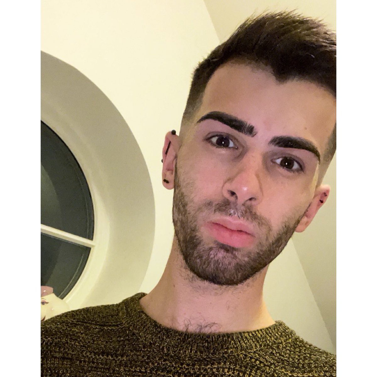 ScottieLewis97's tweet photo. nd few days off work start now woo, haircut and brows sorted for destination Star Trek,here I come ๐๐๐ #gayuk #Gay #gay24 #gayhairy #gaystagram #gaywales #instagay #eyebrowsonpoint #gayguy #selfie #piercings #freshfade #freshcut #haircut #dstlondon #cantwait #nerd #trekkie https://t.co/KKZuLEiqp7