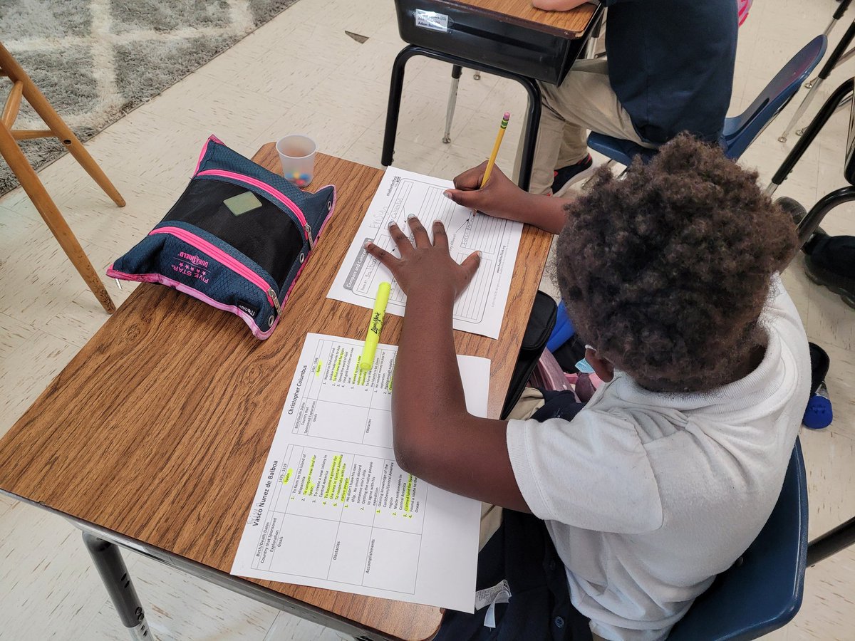 <a href="/IC_Kirkpatrick/">Della Kirkpatrick</a> <a href="/DrFish_ncts/">Jo Anna Fish</a> <a href="/NCSS_SS_Elem/">Karen Anderson</a> @drdanmulligan Ms. Barr's 3rd graders practiced comparing and contrasting Skittles and M&amp;Ms before comparing and contrasting Balboa and Columbus.  #RBIS #ncts #ncssbethebest