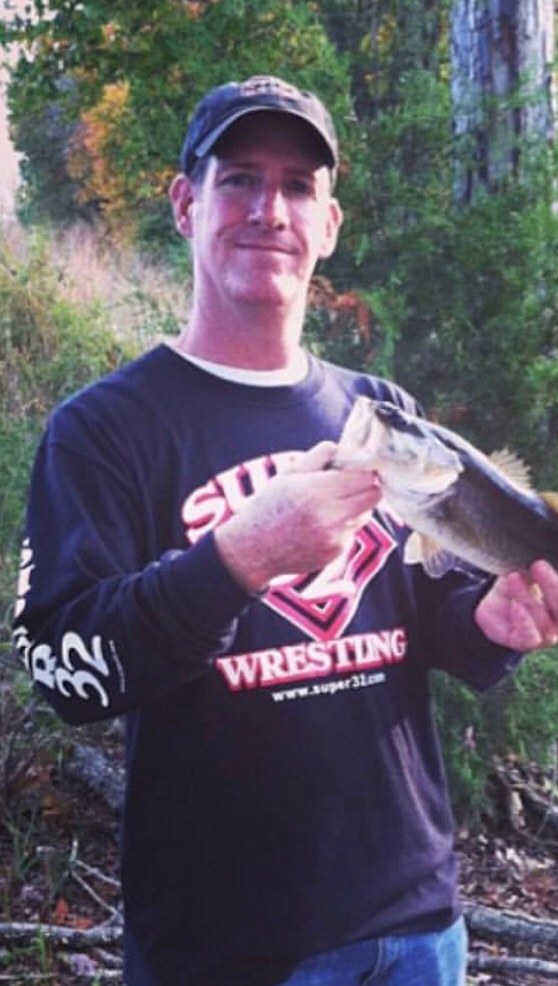 em_carr2's tweet photo. 6 months without you here and it only gets harder. Counting down the days til I see you again, dad. Love you more https://t.co/OmfMSE4O3b