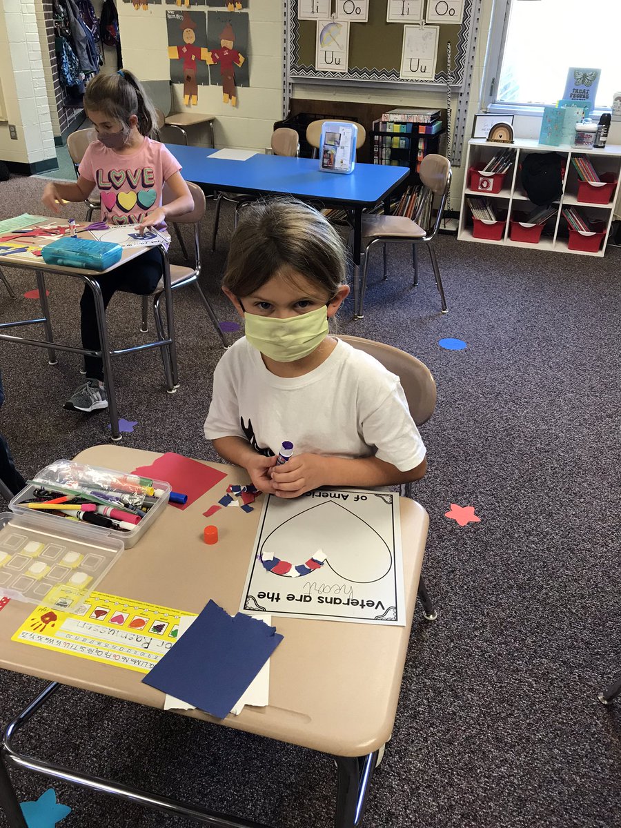 TeacherPieroni's tweet photo. Thinking about Veterans as we craft! ##HHhappy https://t.co/f6bhe5ro1B