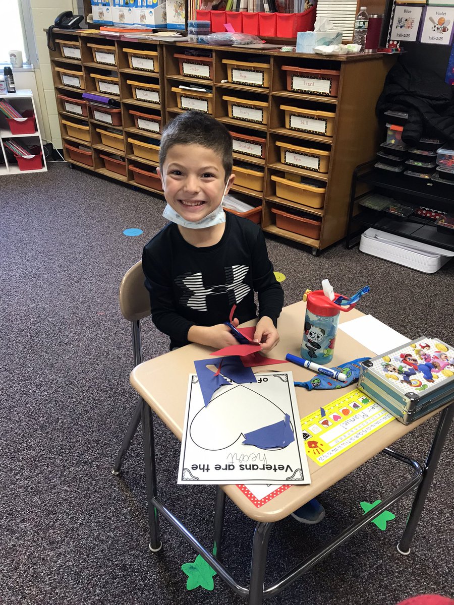 TeacherPieroni's tweet photo. Thinking about Veterans as we craft! ##HHhappy https://t.co/f6bhe5ro1B