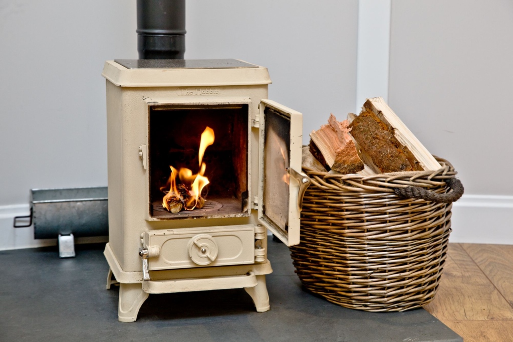 Last few spaces this year available at the Cornish Roundhouse.

🔥 Log burner
🍕 Pizza oven
💦 Hot tub
⛱ 10 mins from the beach
🔗 bit.ly/3wluHVl

#winterglamping #cornwall #cornwall