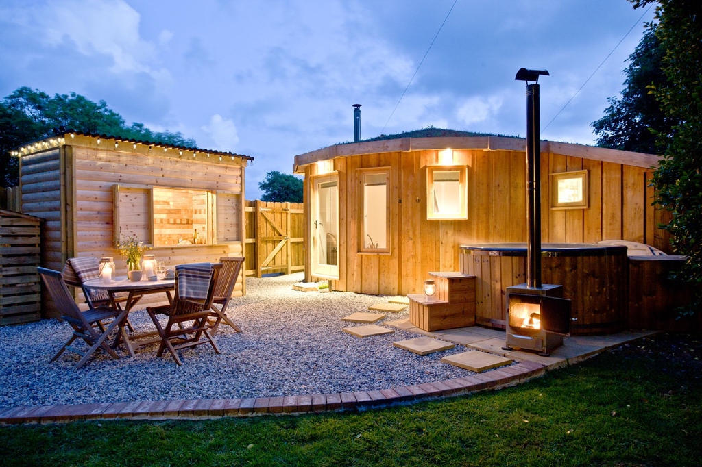 GlampinglyHQ's tweet photo. Last few spaces this year available at the Cornish Roundhouse.

🔥 Log burner
🍕 Pizza oven
💦 Hot tub
⛱ 10 mins from the beach
🔗 https://t.co/F0Yfuqi4Ch

#winterglamping #cornwall #cornwall https://t.co/weEfAqqR5Y