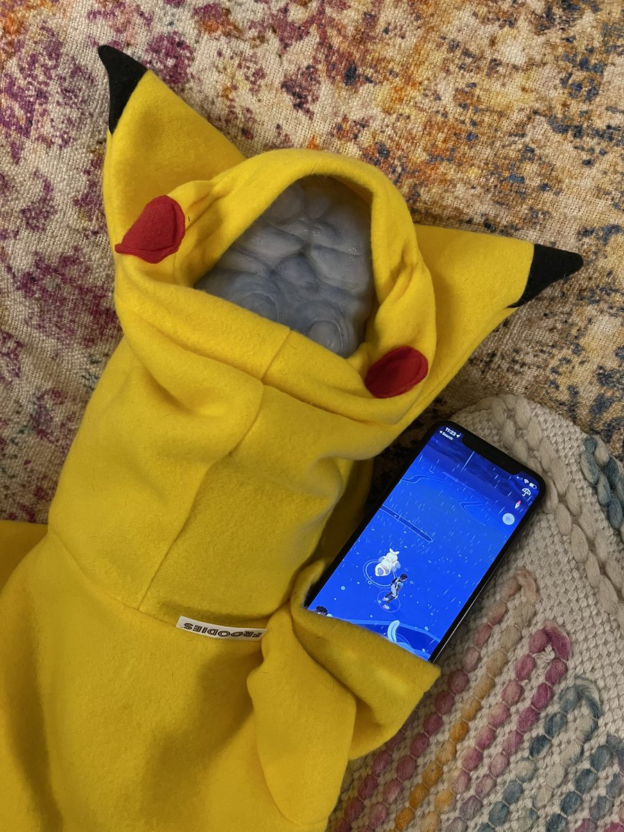 MiracoleBurns's tweet photo. So.. there was this time on #doompatrol S3 that I had to keep Larry’s “little one” at my house overnight. I was told to make sure they where kept safe. 
So of course I sent periodic photos of our evening. 
@MattBomer @MatthewZuk 😂 https://t.co/rWnEHmZGpa