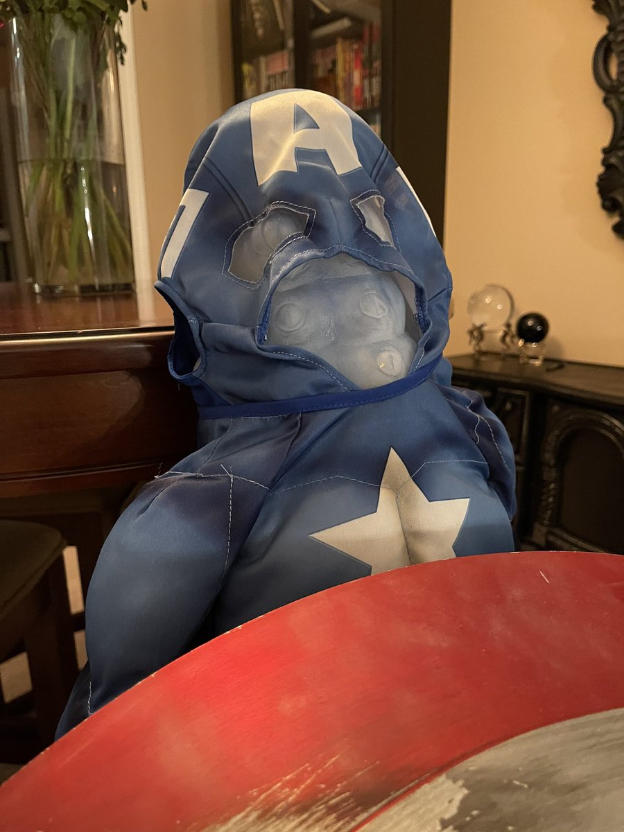 MiracoleBurns's tweet photo. So.. there was this time on #doompatrol S3 that I had to keep Larry’s “little one” at my house overnight. I was told to make sure they where kept safe. 
So of course I sent periodic photos of our evening. 
@MattBomer @MatthewZuk 😂 https://t.co/rWnEHmZGpa