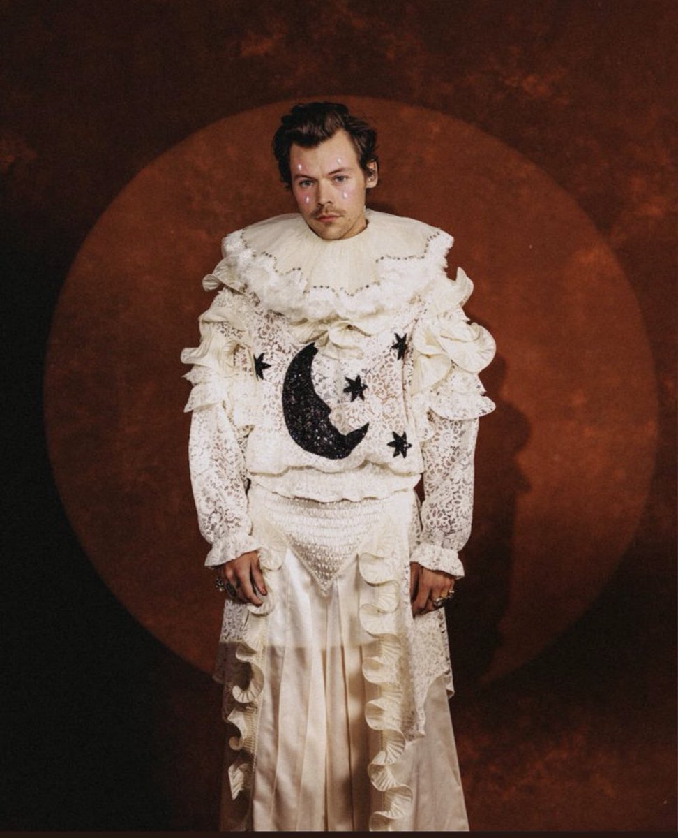 swaggydoolive's tweet photo. Harry Styles and his incredible Halloween costumes! Styled by @harry__lambert https://t.co/aUI6dRa198