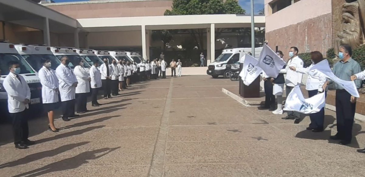 portadadesonora's tweet photo. Recibe IMSS Sonora 45 ambulancias para traslados programados de pacientes https://t.co/dQ6SwVTKEP https://t.co/wukeZ7sBzE