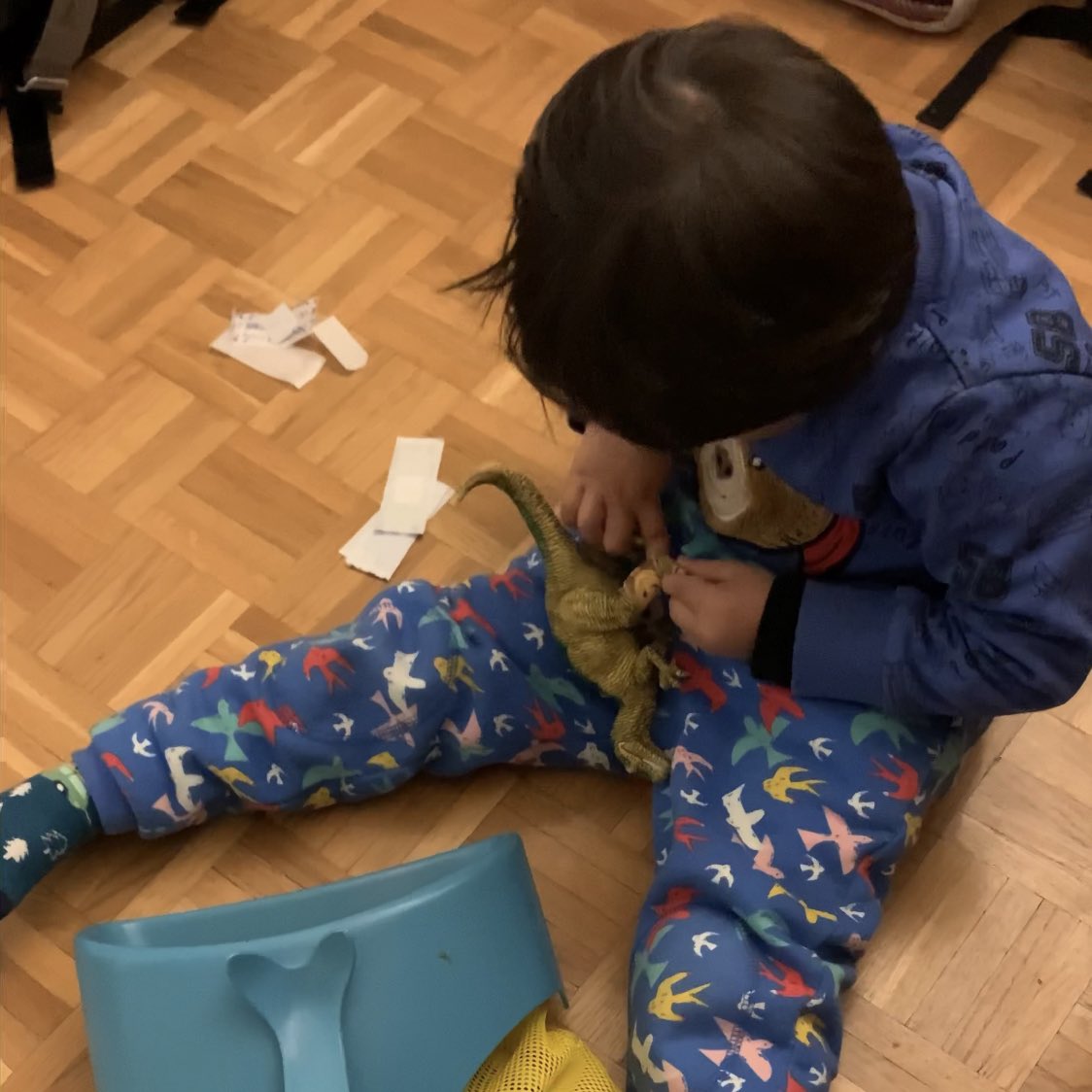 setiogi's tweet photo. ‘Doctor’ #TinyARMY treating his patients - whom according to him, one of them is @BTS_twt Tae who injured his leg recently… 🩹🦖💜

Well, who am I to argue? 😅 https://t.co/rrMOgujPQP
