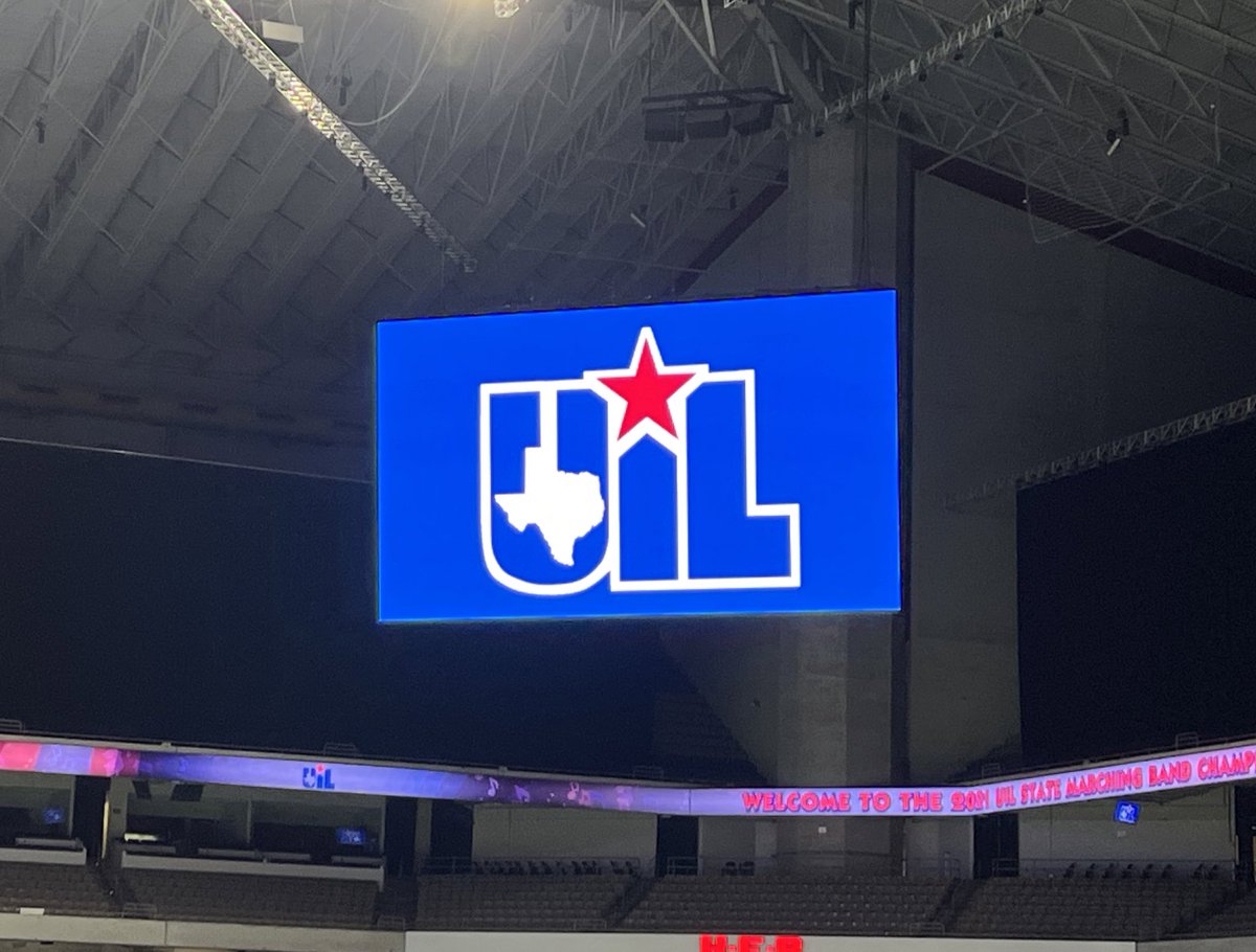 Jill_Ross's tweet photo. @CoachCope23 and I have made it to the Alamodome to watch the #LBHSStampede! Go Broncos 🐴 https://t.co/JryybZEOG0