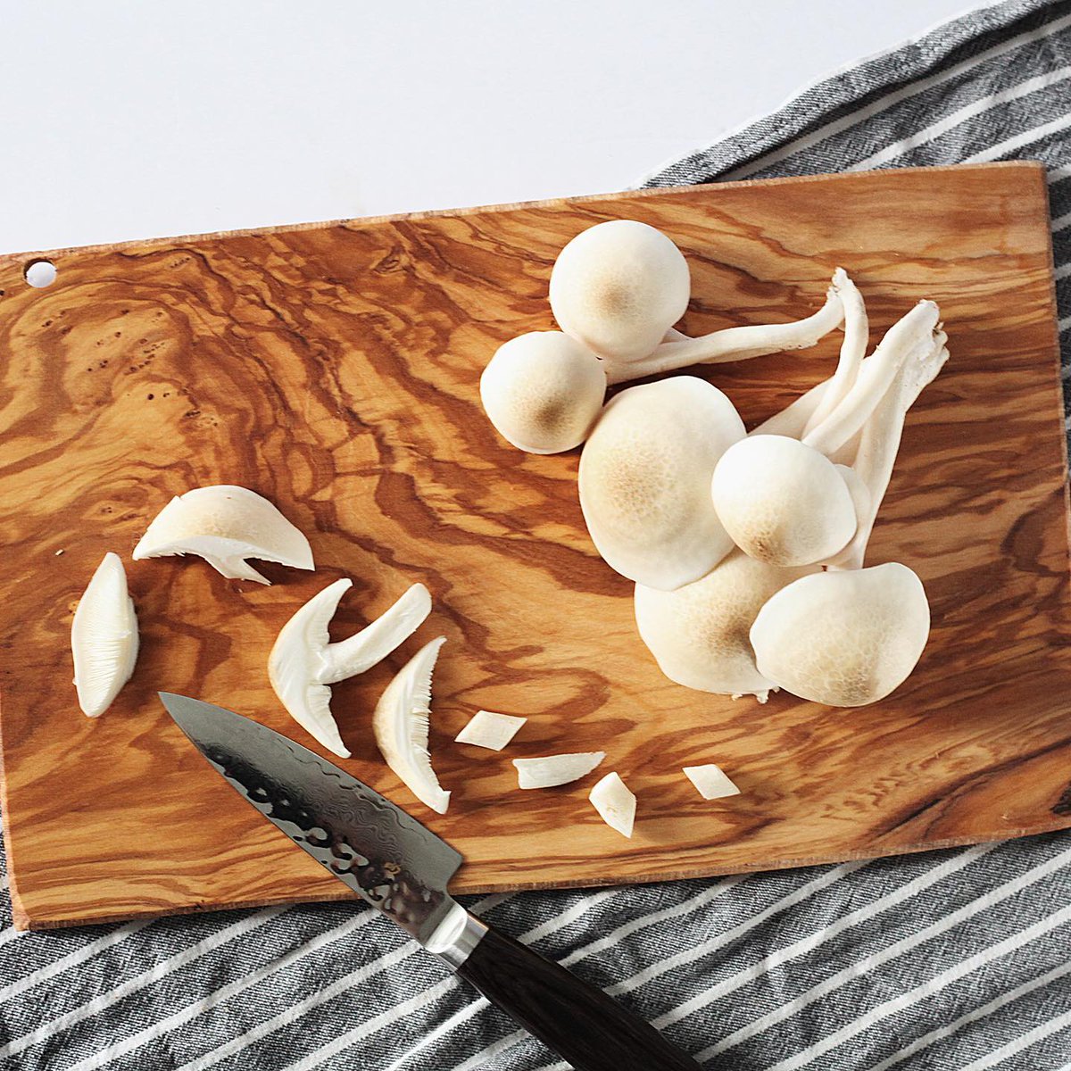 NLYoungFarmers's tweet photo. Beech mushrooms are another customer favourite. They have a more neutral flavour that some say is like chicken. They don’t lose their size or shape when cooked and are great in everything from pasta sauce to stir fry.
.
#nlyff #youngfarmeroftheweek #cyff #shoplocal #buylocal https://t.co/yO9debI9Dg