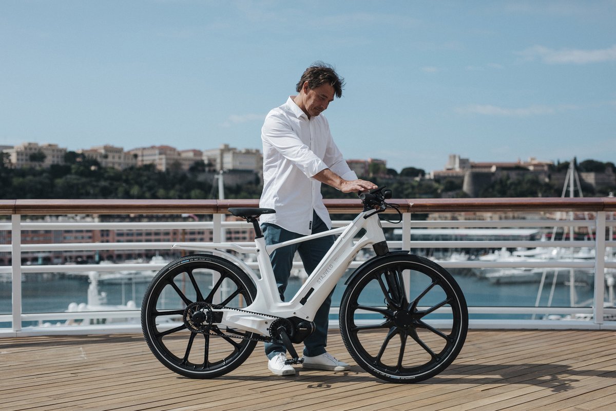 SolvayGroup's tweet photo. #Cleanmobility it's here and it’s now: we will evolve from 8 million #electricvehicles in 2020 to 170 million on the road worldwide by 2030. Take a sneak peek at the #sciencebehind your 🚙 🚲 🛩️ or future #airtaxi 👉 https://t.co/T0msMNIbeS https://t.co/4CHskG9AWo