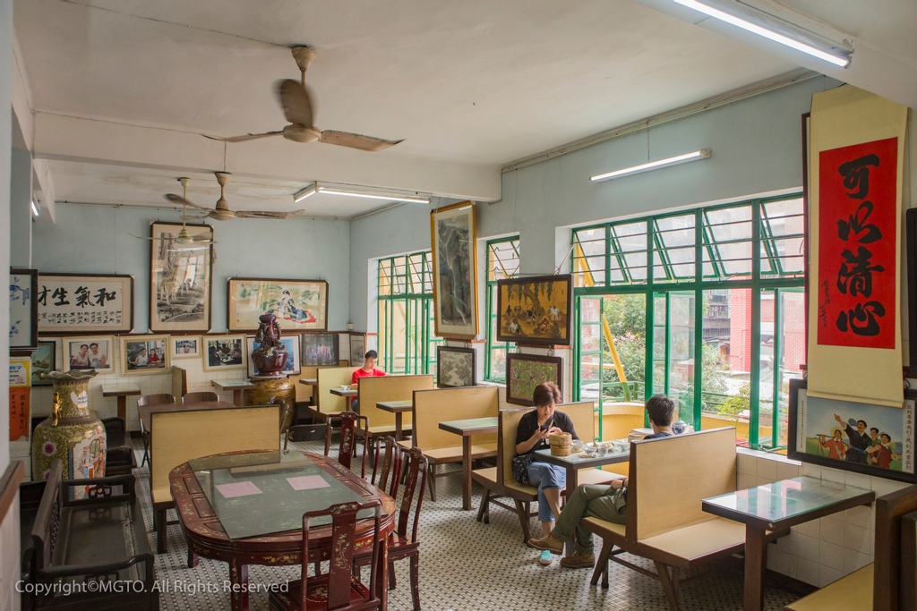 What's your go-to cafe order? Tea, dim sum, or both?